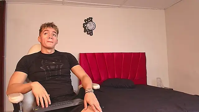 Snapshot of paull_george chatting on September 21, 2025, 2:29 pm paull george online show from September 21, 2025, 2:29 pm