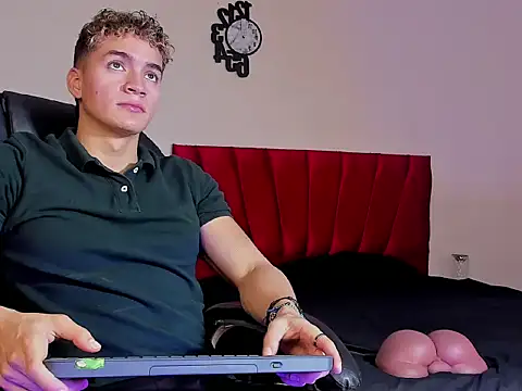 Snapshot of paull_george chatting on September 27, 2025, 12:43 pm paull george online show from September 27, 2025, 12:43 pm