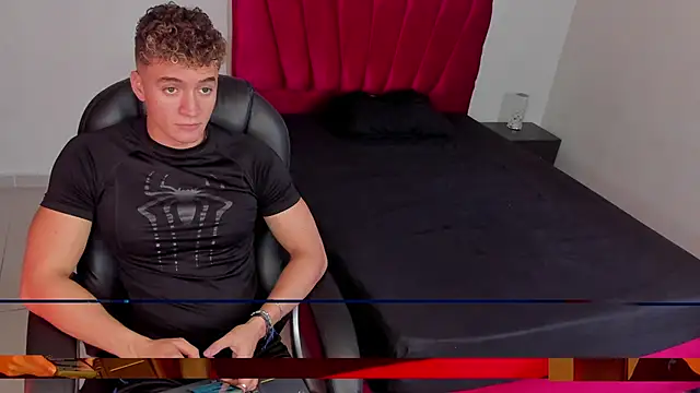 Snapshot of paull_george chatting on October 30, 2025, 4:30 pm paull george online show from October 30, 2025, 4:30 pm