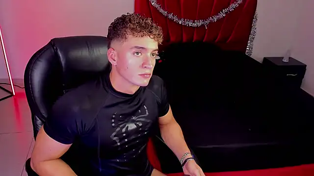 Snapshot of paull_george chatting on November 14, 2025, 5:00 pm paull george online show from November 14, 2025, 5:00 pm