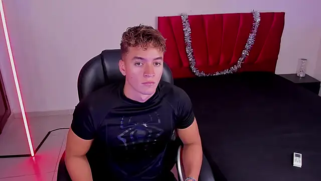 Snapshot of paull_george chatting on November 21, 2025, 4:16 pm paull george online show from November 21, 2025, 4:16 pm