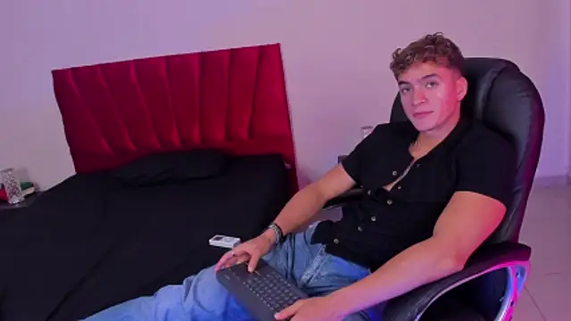 Snapshot of paull_george chatting on November 29, 2025, 3:59 pm paull george online show from November 29, 2025, 3:59 pm