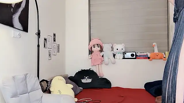 Snapshot of MaiLiiil chatting on February 3, 2026, 2:44 pm MaiLiiil online show from February 3, 2026, 2:44 pm