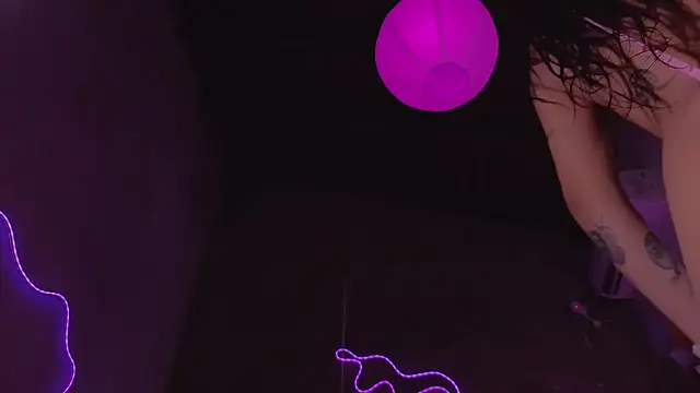 Jess tattoo11 online show from April 3, 2026, 9:13 pm