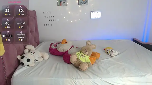 Snapshot of Laramucci chatting on November 8, 2025, 3:23 pm Laramucci online show from November 8, 2025, 3:23 pm