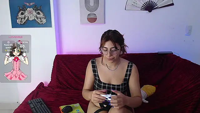 Snapshot of Laramucci chatting on December 5, 2025, 7:32 pm Laramucci online show from December 5, 2025, 7:32 pm