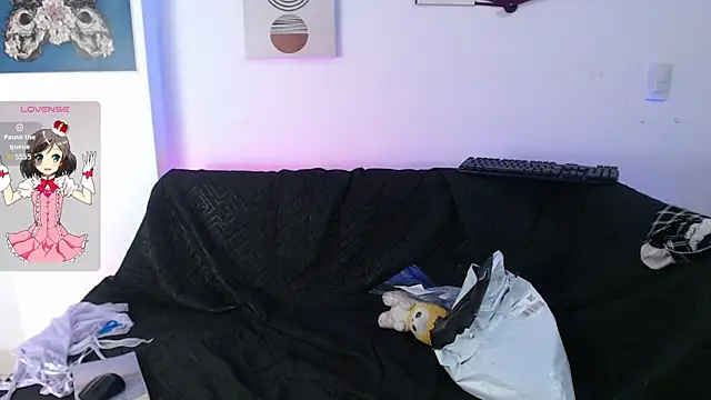 Snapshot of Laramucci chatting on December 17, 2025, 7:42 pm Laramucci online show from December 17, 2025, 7:42 pm