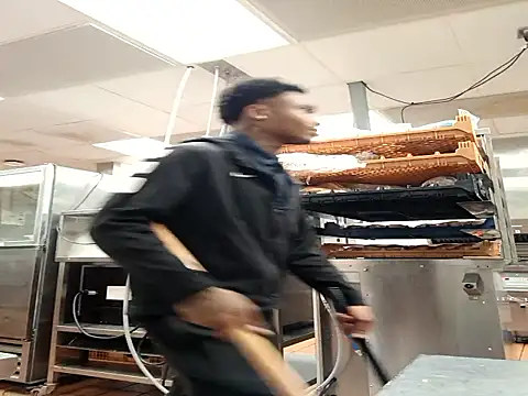 Snapshot of Dropdingo chatting on October 31, 2025, 1:50 am Dropdingo online show from October 31, 2025, 1:50 am