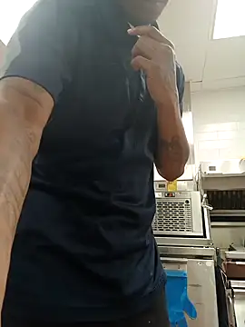 Snapshot of Dropdingo chatting on November 30, 2025, 2:54 pm Dropdingo online show from November 30, 2025, 2:54 pm