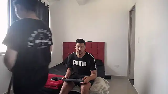 yohacriss online show from December 2, 2025, 6:47 pm