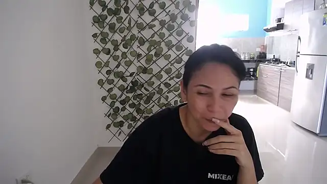 yohacriss online show from December 15, 2025, 4:44 pm