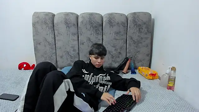 Bruno Cruzz online show from April 21, 2026, 2:51 am