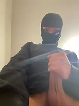 lionr0660 online show from February 8, 2026, 10:35 pm