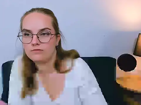 AliceCrazy69 online show from November 18, 2025, 4:11 pm