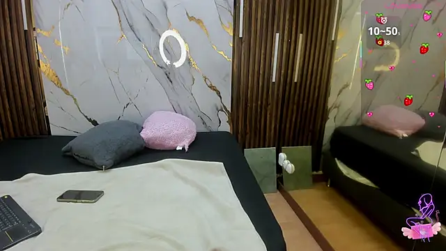 Snapshot of VictoriaDuart chatting on November 2, 2025, 8:22 pm VictoriaDuart online show from November 2, 2025, 8:22 pm