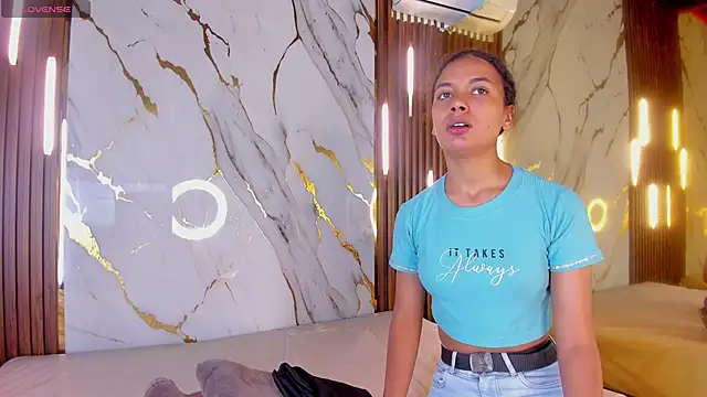 Snapshot of VictoriaDuart chatting on November 8, 2025, 8:07 pm VictoriaDuart online show from November 8, 2025, 8:07 pm