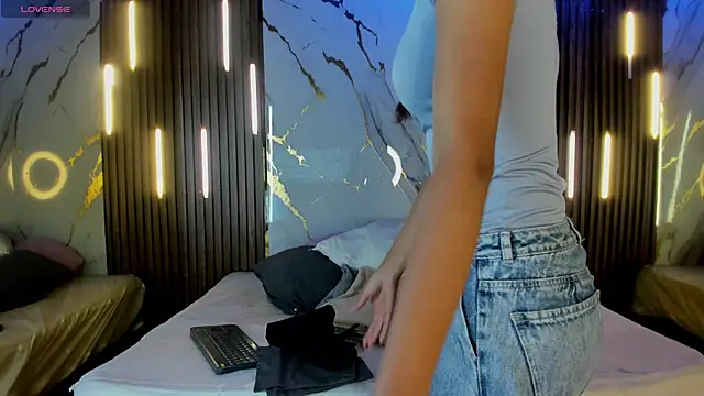 Snapshot of VictoriaDuart chatting on November 9, 2025, 8:29 pm VictoriaDuart online show from November 9, 2025, 8:29 pm