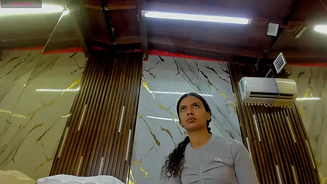 Snapshot of VictoriaDuart chatting on November 30, 2025, 5:50 pm VictoriaDuart online show from November 30, 2025, 5:50 pm