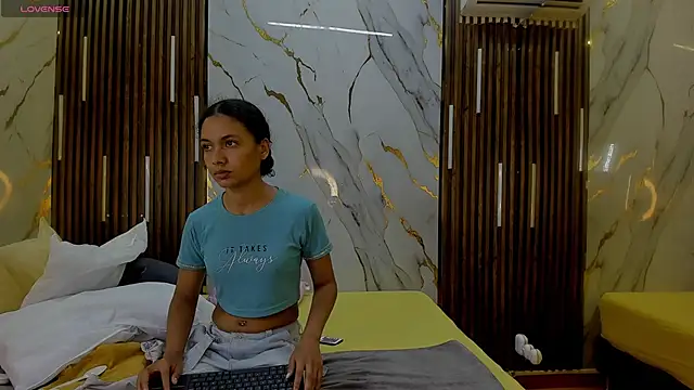 Snapshot of VictoriaDuart chatting on December 1, 2025, 8:25 pm VictoriaDuart online show from December 1, 2025, 8:25 pm