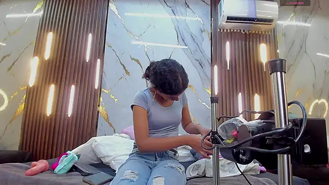 Snapshot of VictoriaDuart chatting on December 14, 2025, 8:35 pm VictoriaDuart online show from December 14, 2025, 8:35 pm