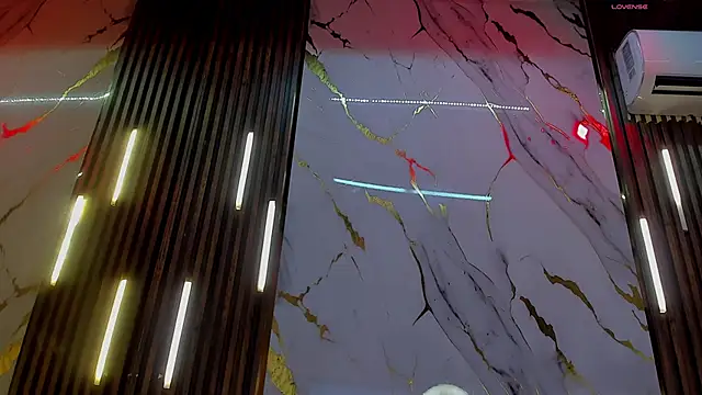 Snapshot of VictoriaDuart chatting on December 17, 2025, 7:53 pm VictoriaDuart online show from December 17, 2025, 7:53 pm