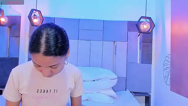 Snapshot of VictoriaDuart chatting on February 2, 2026, 8:07 pm VictoriaDuart online show from February 2, 2026, 8:07 pm