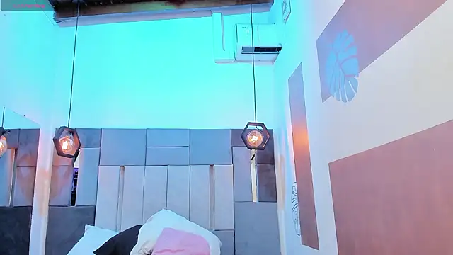 Snapshot of VictoriaDuart chatting on February 5, 2026, 8:24 pm VictoriaDuart online show from February 5, 2026, 8:24 pm