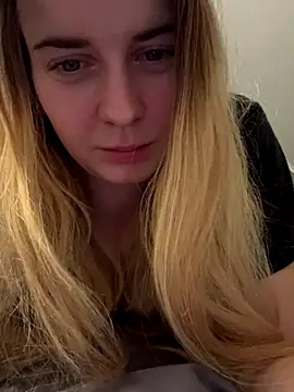 ellieen online show from October 28, 2025, 10:12 pm