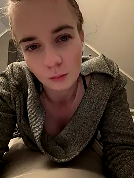 Snapshot of ellieen chatting on October 29, 2025, 10:00 pm ellieen online show from October 29, 2025, 10:00 pm