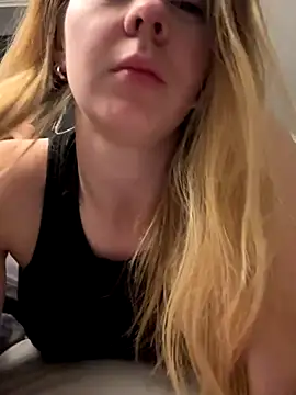 ellieen online show from October 31, 2025, 10:55 pm