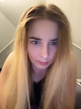 ellieen online show from November 9, 2025, 9:57 pm