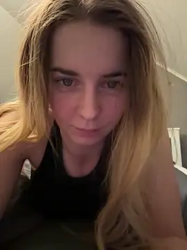 ellieen online show from November 15, 2025, 11:32 pm