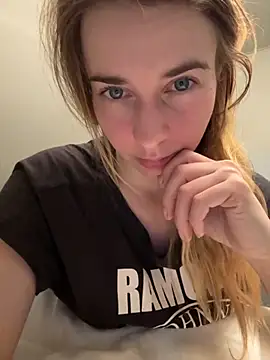 Snapshot of ellieen chatting on November 18, 2025, 10:47 pm ellieen online show from November 18, 2025, 10:47 pm