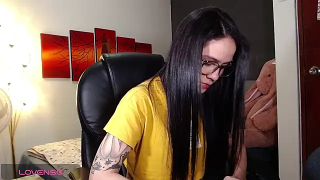 Ashley olivares online show from November 4, 2025, 1:48 am