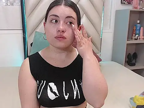 Vicluxxx online show from October 26, 2025, 12:55 pm