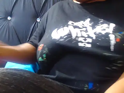 Snapshot of BeverlyQueen14 chatting on November 15, 2025, 6:37 pm BeverlyQueen14 online show from November 15, 2025, 6:37 pm