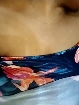 Snapshot of BeverlyQueen14 chatting on December 14, 2025, 11:15 am BeverlyQueen14 online show from December 14, 2025, 11:15 am