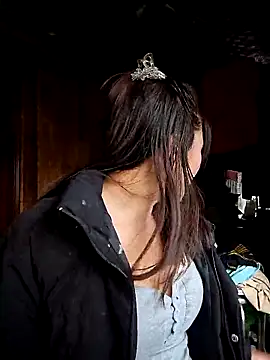 ALIENHR38 online show from December 17, 2025, 1:33 am