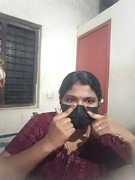 swetha01430 online show from October 6, 2025, 5:21 pm