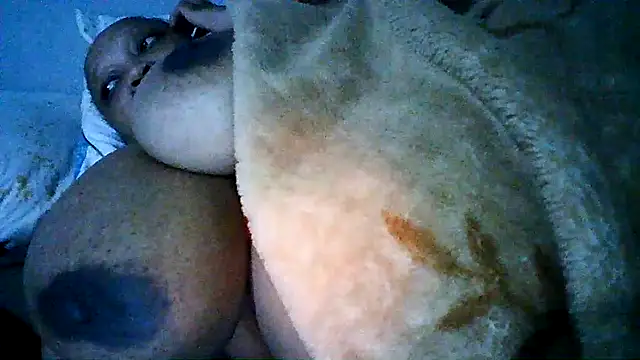 Snapshot of Yellobonepussy chatting on September 30, 2025, 1:32 am Yellobonepussy online show from September 30, 2025, 1:32 am