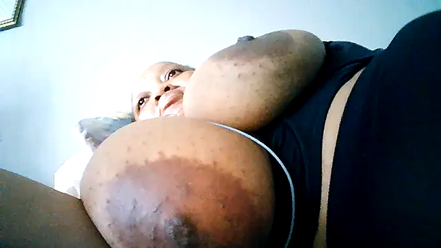 Snapshot of Yellobonepussy chatting on October 15, 2025, 2:28 pm Yellobonepussy online show from October 15, 2025, 2:28 pm