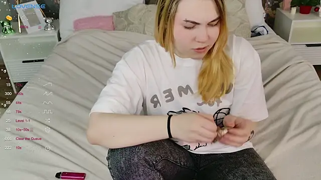 Evie Vall online show from December 19, 2025, 5:20 pm