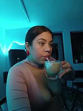 GabyMontenegro online show from October 30, 2025, 11:44 am