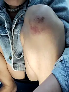 Lyly suri07 online show from November 28, 2025, 4:42 pm