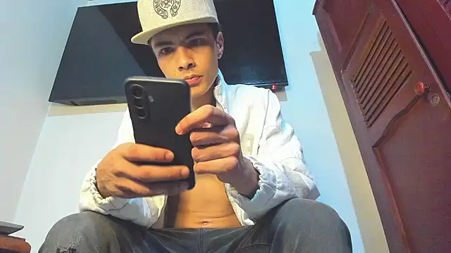 Master liam00 online show from November 26, 2025, 6:42 pm