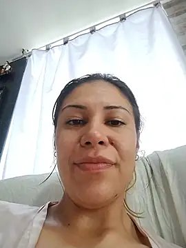 Snapshot of KittyHoleshot87 chatting on June 27, 2026, 12:33 pm KittyHoleshot87 online show from June 27, 2026, 12:33 pm