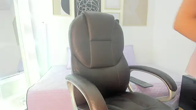 Snapshot of koraline_333 chatting on October 17, 2025, 8:55 pm koraline 333 online show from October 17, 2025, 8:55 pm