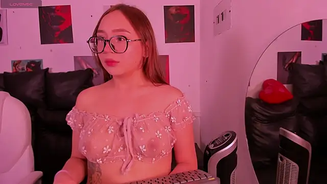 koraline 333 online show from April 7, 2026, 1:33 pm