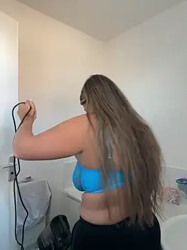 Goldiebaby online show from November 20, 2025, 1:44 pm