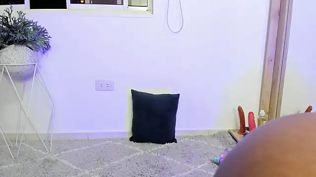 coral15  online show from October 26, 2025, 2:17 am